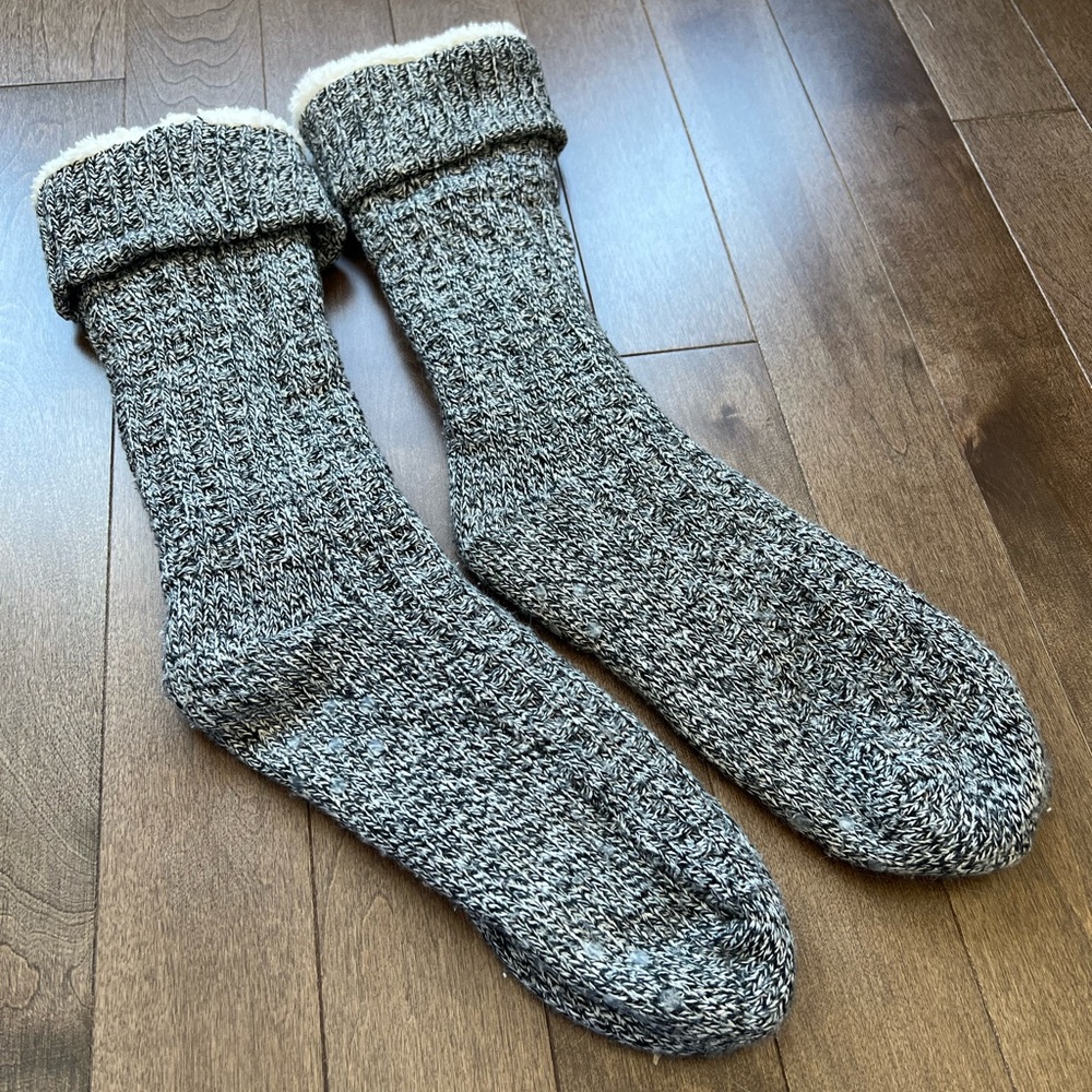 Indigo Women's Gray knit reading socks